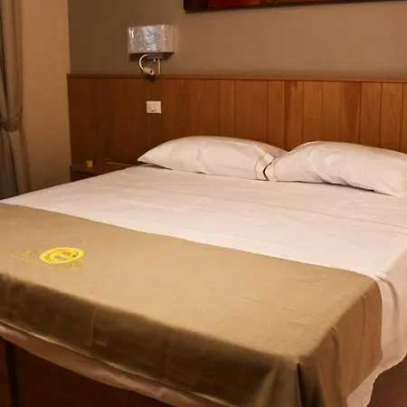 Aparthotel Eco & *